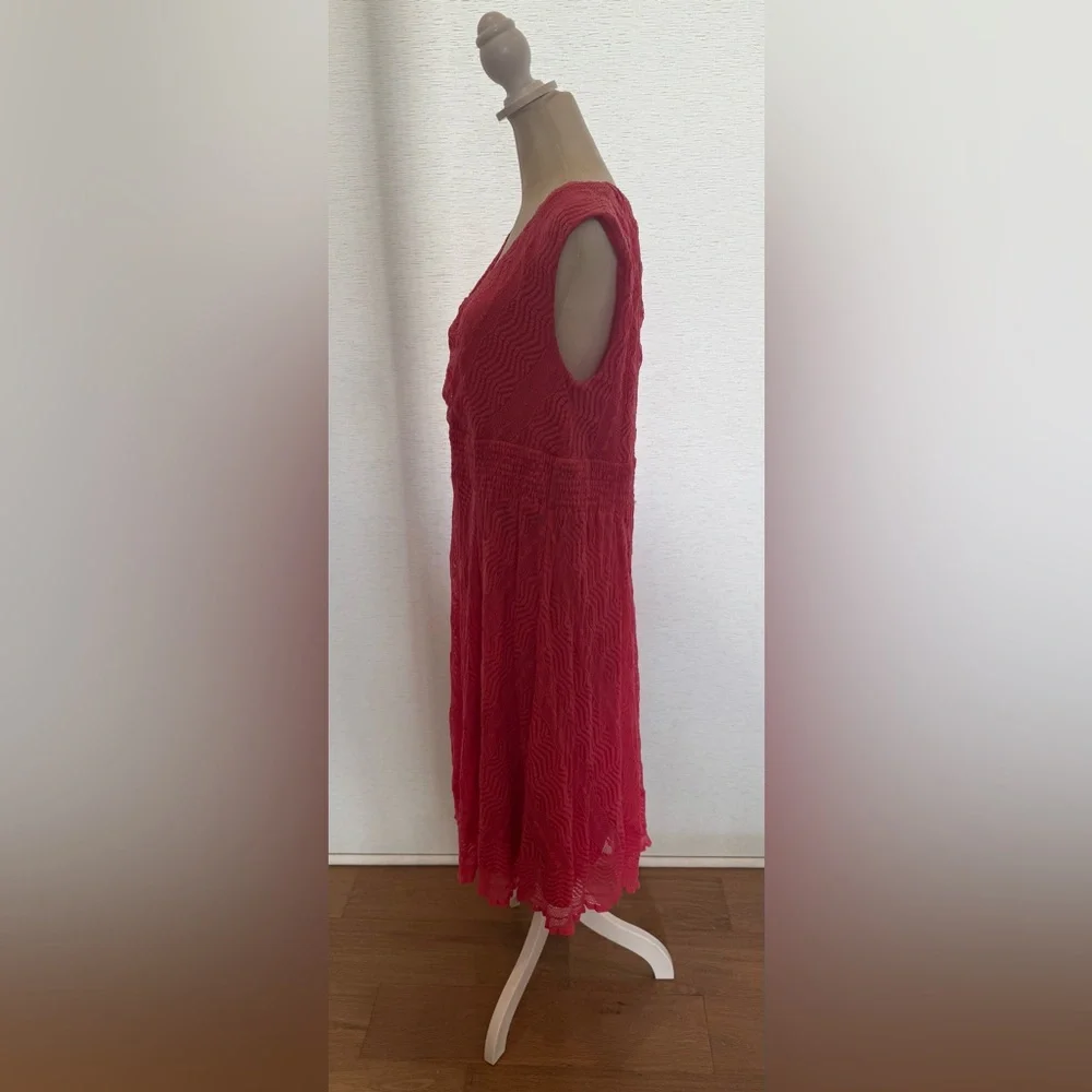 Rabbit Rabbit Rabbit Textured Red Midi Dress - Picture 5 of 13